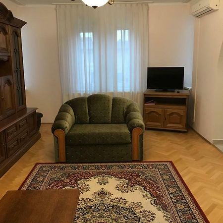 Gabor Pal 1 Apartman 2 Szoba Dunafoldvar Bagian luar foto