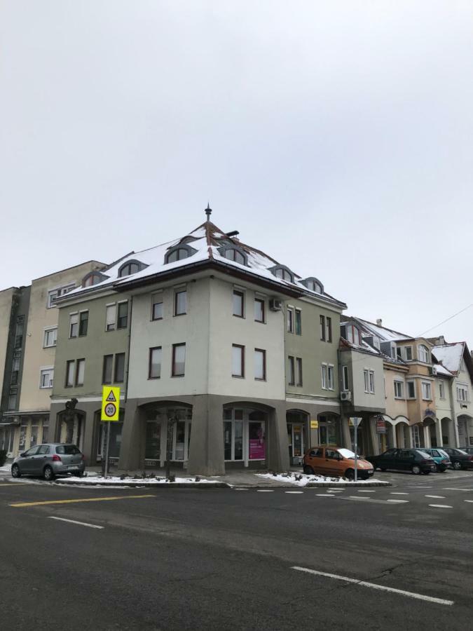 Gabor Pal 1 Apartman 2 Szoba Dunafoldvar Bagian luar foto